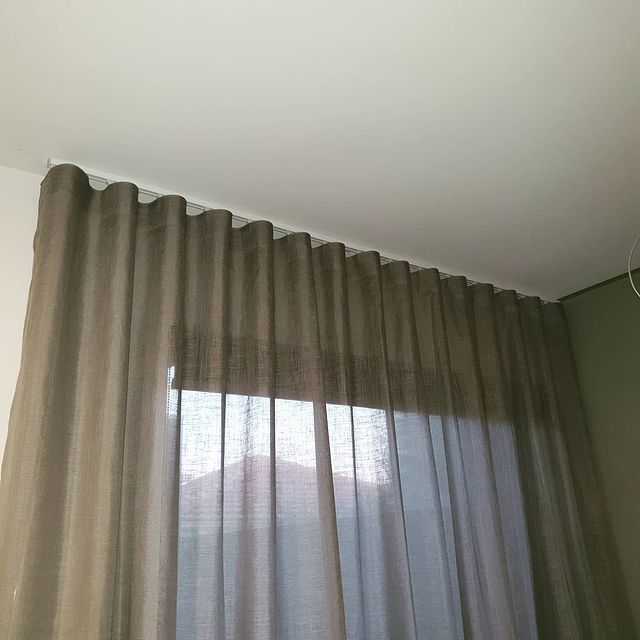 Motorized curtains