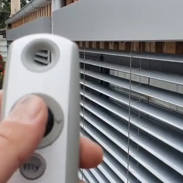 Remote-control-External-venetian-blinds External Venetian Blinds Remote control